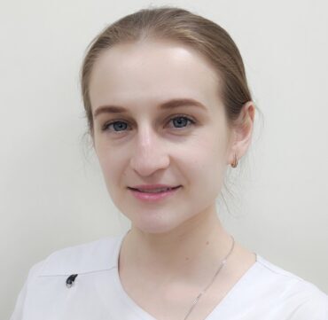 Врачи